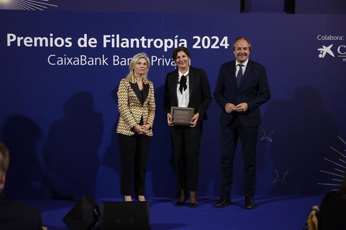 La Fundación Othman Ktiri recibe en Madrid el Premio de Filantropía de CaixaBank Banca Privada por su compromiso social.