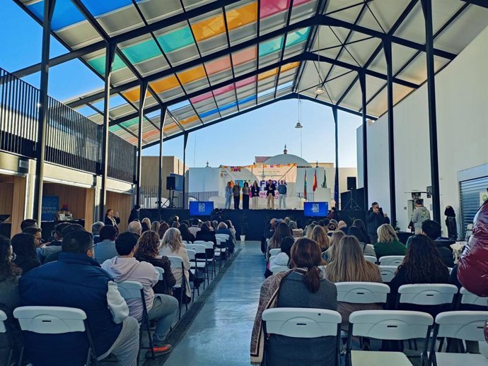 Asistentes a la primera Feria del Empleo de Mairena del Alcor.