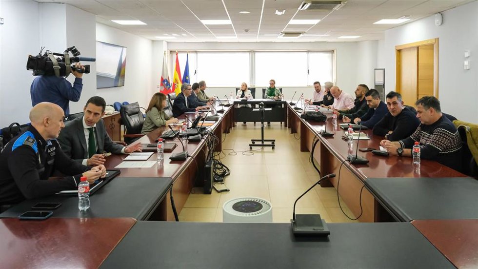 La consejera de Presidencia, Justicia Seguridad y Simplificación Administrativa, Isabel Urrutia, preside la Comisión de Coordinación de la Policía Local