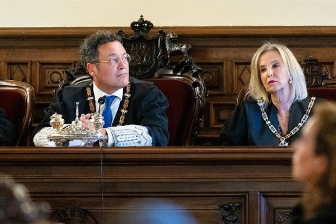 Archivo - El fiscal general del Estado, Álvaro García Ortiz (C) preside la toma de posesión de la nueva Fiscal Provincial de Granada,  Concepción Rodríguez Cabezas, a 9 de septiembre de 2024, en Granada. (Foto de archivo).