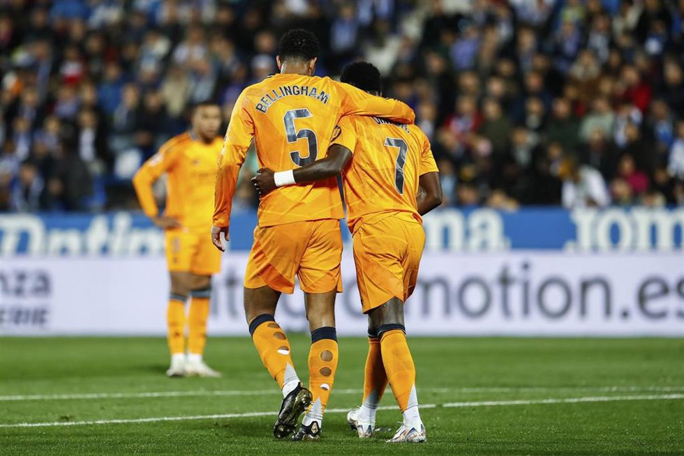 Archivo - Los jugadores del Real Madrid Jude Bellingham y Vinícius Júnior, durante el encuentro de LaLiga EA Sports 2024-2025 ante el CD Leganés en Butarque.