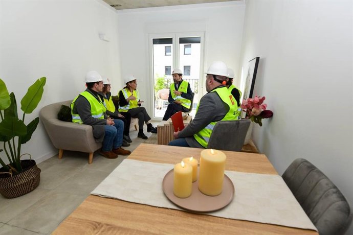 La consellera Paneque visita una promoción de viviendas de construcción industrializada en Olesa de Montserrat (Barcelona) este jueves