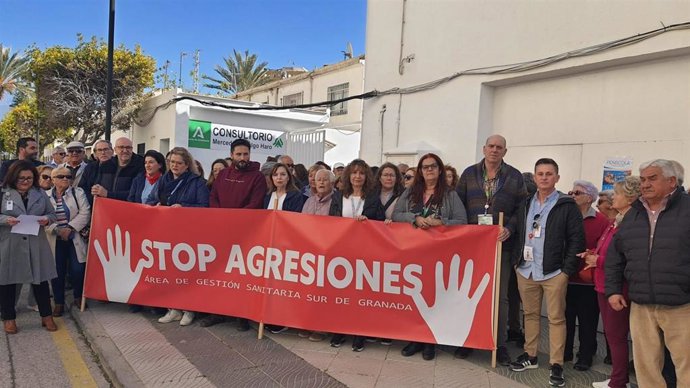 Concentración contra las agresiones a sanitarios