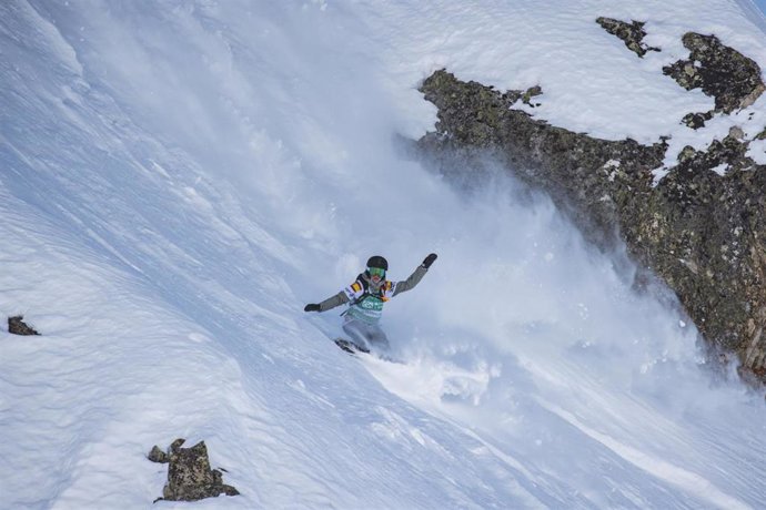 Archivo - La española Nuria Castán durante una prueba del Freeride World Tour 2024.