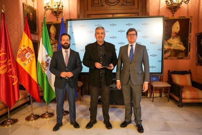 Pimentel presenta junto a la Asociación de Peluquería y Estética de Sevilla los XI Premios Picasso, en el Ayuntamiento.