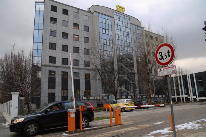 Archivo - BRATISLAVA, Jan. 4, 2025  -- This photo taken on Jan. 3, 2025 shows the office building of Slovakia's largest gas supplier SPP in Bratislava, Slovakia. TO GO WITH "Feature: Worries mount in eastern, central Europe after Ukraine halts Russian gas