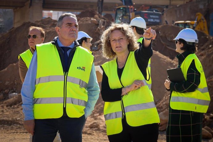 El vicepresidente segundo, Francisco José Gan Pampols, y la alcaldesa de Torrent, Amparo Folgado, en una visita a la localidad