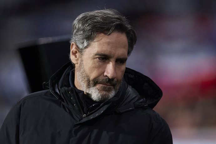 Vicente Moreno head coach of CA Osasuna looks on during the Copa del Rey match between Real Sociedad and CA Osasuna at Reale Arena on February 6, 2025, in San Sebastian, Spain.