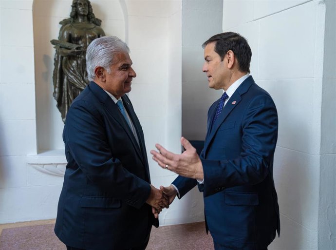 El secretario de Estado de Estados Unidos, Marco Rubio, junto al presidente panameño, José Raúl Mulino