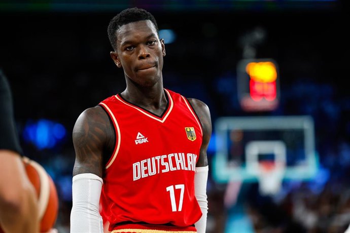 Archivo - Dennis Schröder, durante un partido con la selección alemana.