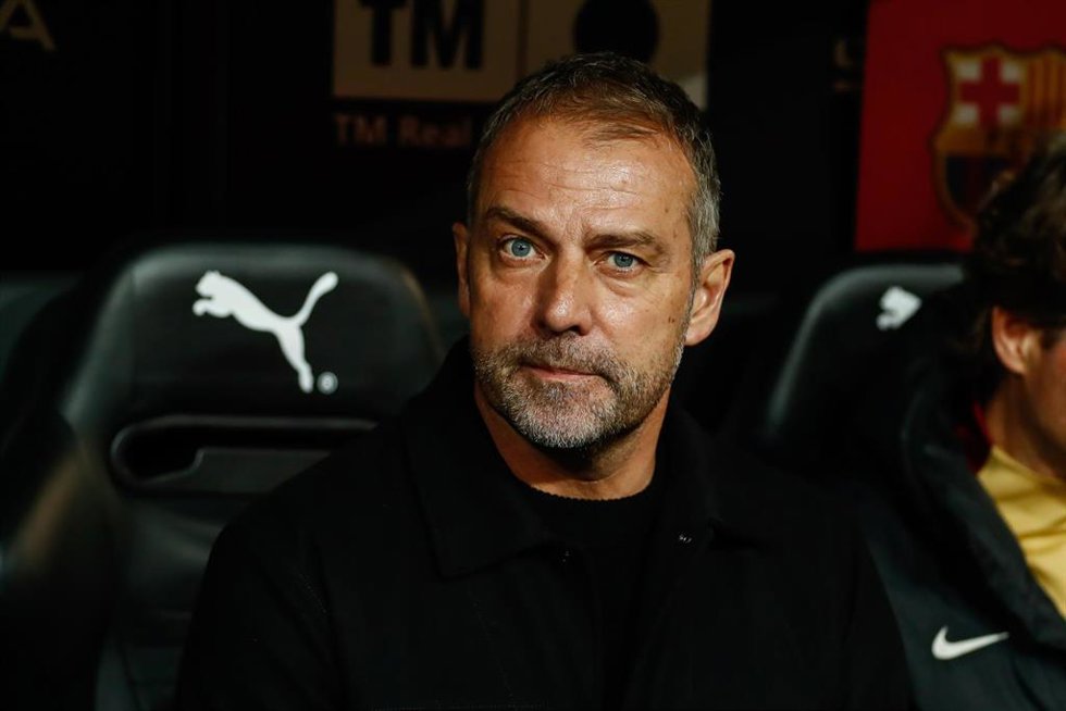 Hansi Flick, head coach of FC Barcelona, looks on during the Copa del Rey Quarter Final match between Valencia CF and FC Barcelona at Mestalla stadium on February 6, 2025, in Valencia, Spain.