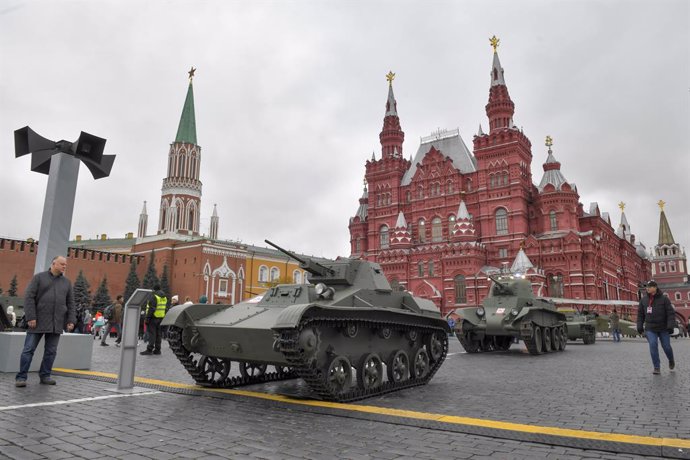 Archivo - Desfile militar en la plaza roja de Moscú (Rusia)