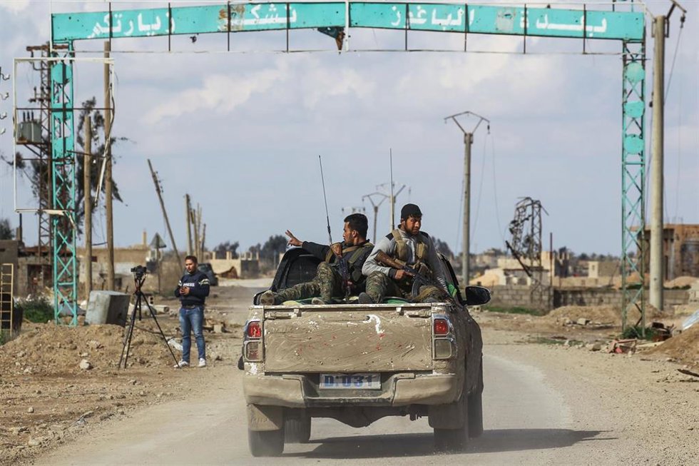 Archivo - Imagen de archivo de miembros de las FDS cerca de la localidad siria de Baghuz