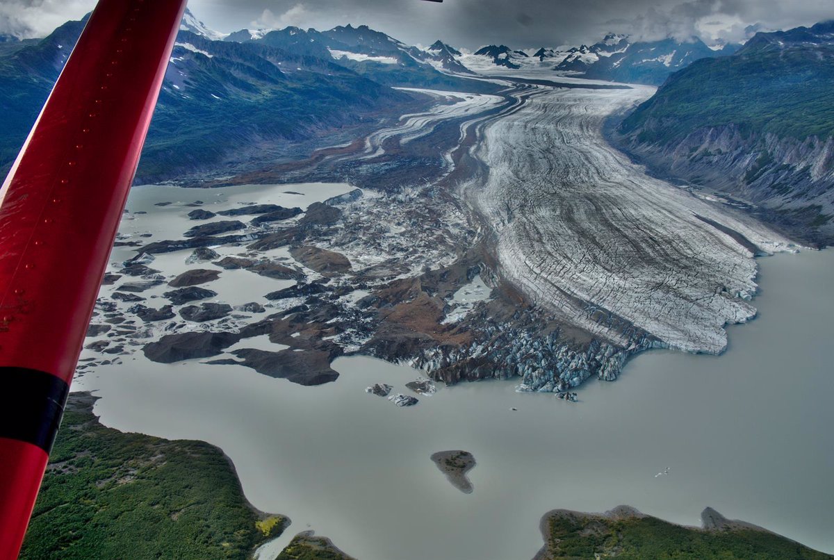 A plane disappears with ten people aboard in Alaska