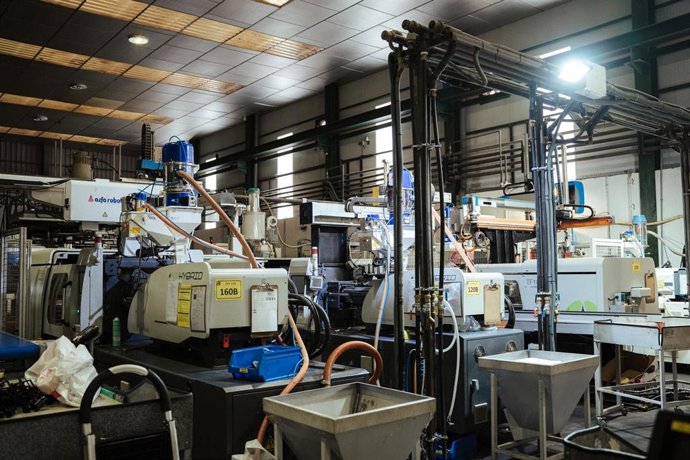 Archivo - Interior en la fábrica de juguetes Injusa, a 5 de diciembre de 2023, en Alicante, Comunidad Valenciana (España). 