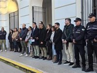 Barbate (Cádiz) recuerda en silencio a los dos guardias civiles fallecidos hace un año en su puerto