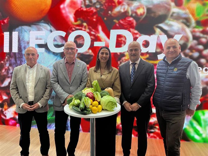 La consejera Sara Rubira en el estand de la Región en Fruit Logistica Berlín donde se ha celebrado el II ECO-Day