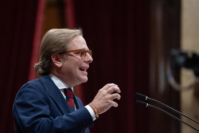 Archivo - El diputado de VOX en el Parlament, Joan Garriga, interviene durante un debate de Política General en el Parlament de Cataluña, a 10 de octubre de 2024, en Barcelona, Cataluña (España). Este jueves continúa en el Parlament de Cataluña el Pleno e