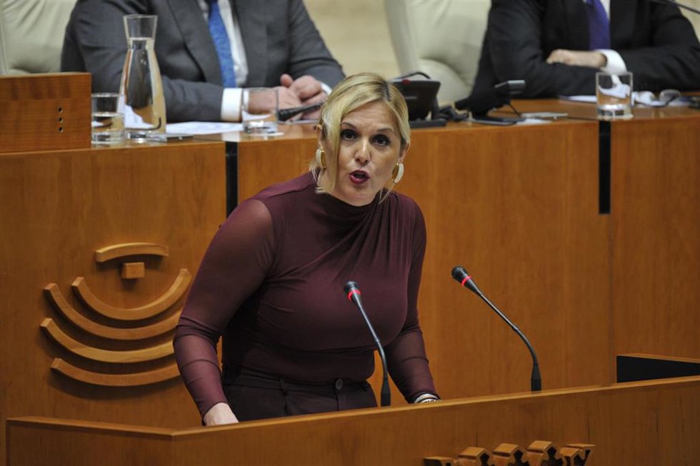 Archivo - La consejera de Hacienda y Administración Pública, Elena Manzano, durante una de sus intervenciones en el Pleno de enmiendas a la totalidad de los presupuestos de 2025.