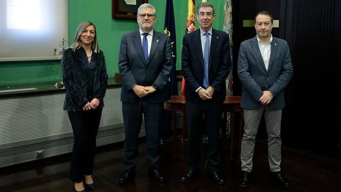 A La Izquierda, La Rectora Eva Sanz Junto A José Antonio Mayoral, Rector De La Universidad De Zaragoza, Jaime Puy, Rector De La Universitat De Lleida, Y Ramón Gonzalo, Rector De La UPNA