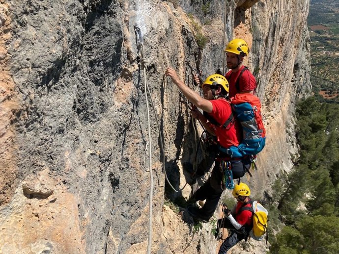 Archivo - Grupo de Rescate de Montaña de los Bomberos del Consell