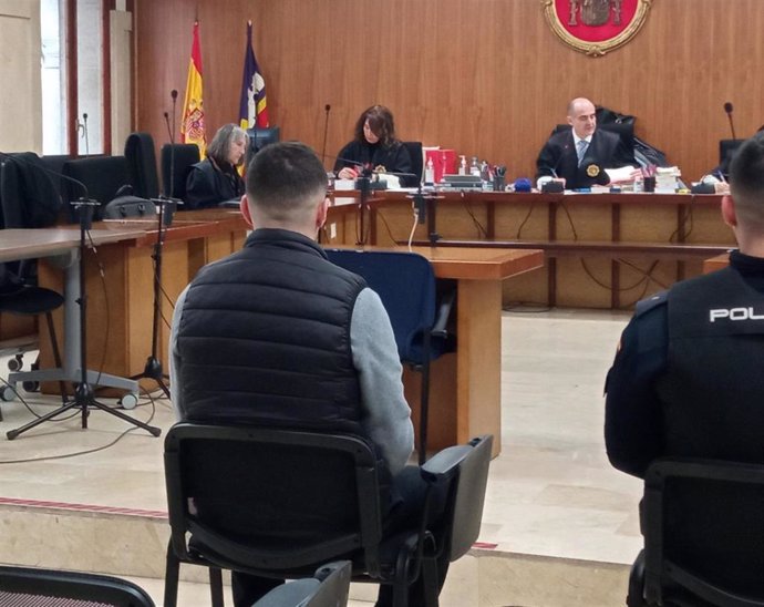 El acusado, durante el juicio.