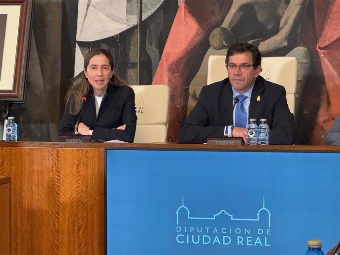 La exvicepresidenta primera de la Diputación de Ciudad Real, Milagros Calahorra, y el presidente de la Diputación, Miguel Ángel Valverde.