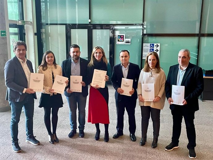 Alcaldes del PSOE registran en la Asamblea de Madrid una iniciativa legislativa popular para aplicar la Ley de Vivienda estatal