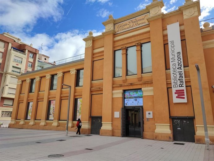 Archivo - Fachada Biblioteca Rafael Azcona