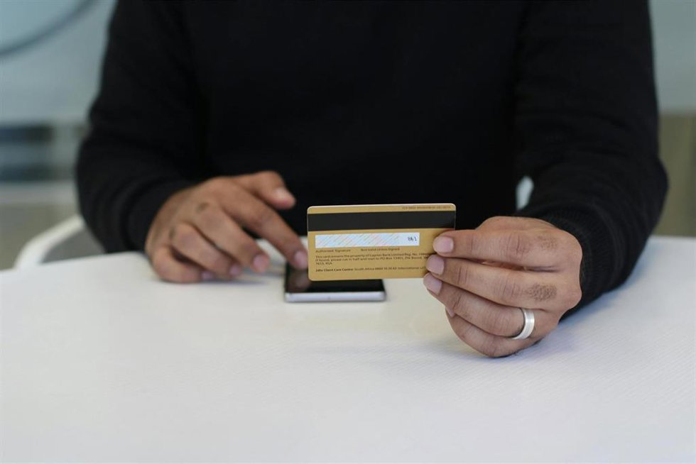 Entra en vigor una guía para que los bancos apliquen "máxima transparencia" en los contratos de tarjetas 'revolving'.