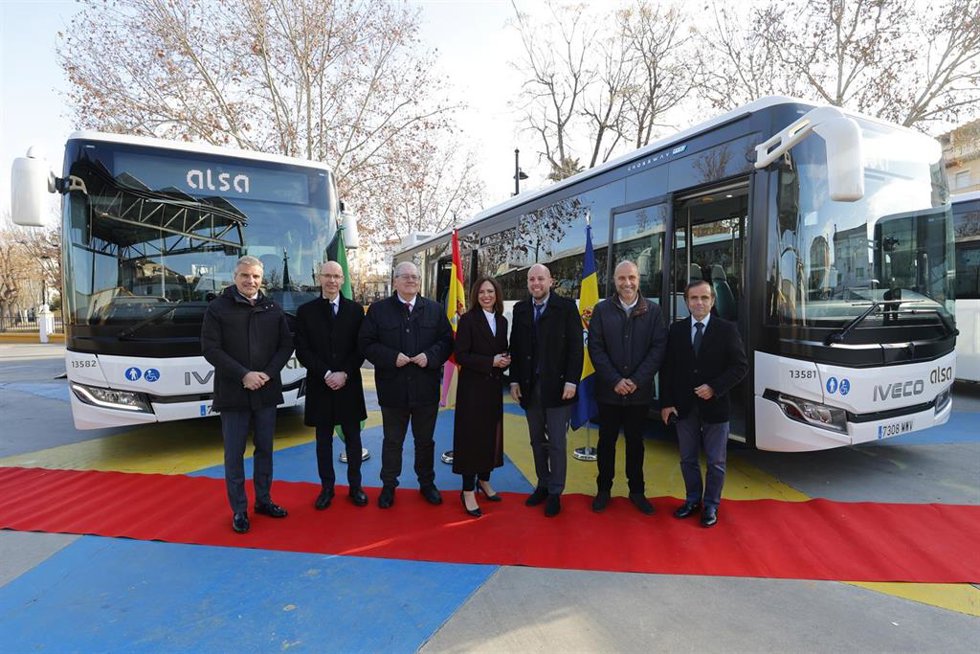 La Consejera de Fomento, Articulación del Territorio y Vivienda, Rocío Díaz, presenta en Ogíjares  los nuevos autobuses híbridos del Consorcio de Transporte Metropolitano del Área de Granada.