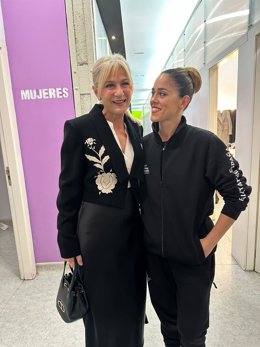 La consejera de Cultura, Patricia del Pozo, primera por la izquierda, en el Centro de Danza Matadero en Madrid, donde se ha representado 'Pineda'.