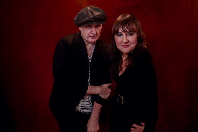 Archivo - El grupo musical Amaral posa para Europa Press, en el Teatro Eslava de Madrid, a 14 de noviembre de 2023, en Madrid (España). Amaral es un grupo musical español de pop rock?? originario de Zaragoza, formado por Eva Amaral y Juan Aguirre. Su disc