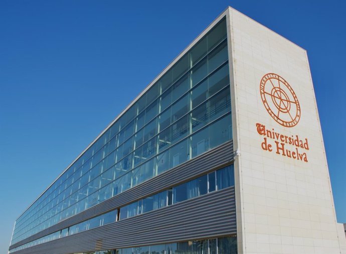 Archivo - Imagen de archivo de la fachada de la Universidad de Huelva.