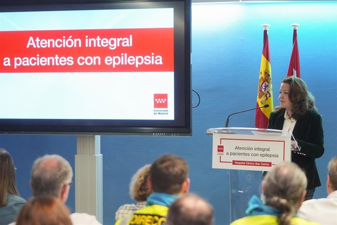 La consejera de Sanidad de la Comunidad de Madrid, Fátima Matute, durante la presentación del nuevo servicio asistencial para pacientes con epilepsia en el Hospital San Carlos, el 7 de febrero de 2025, en Madrid.