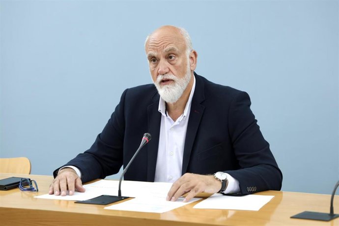 Archivo - El vicepresidente segundo de la Diputación de Cádiz, Javier Vidal, en rueda de prensa.