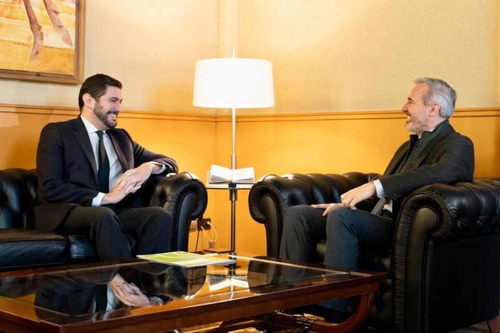 El presidente del Gobierno de Aragón, Jorge Azcón, se ha reunido con Alejandro Nolasco (VOX) en el Edificio Pignatelli.