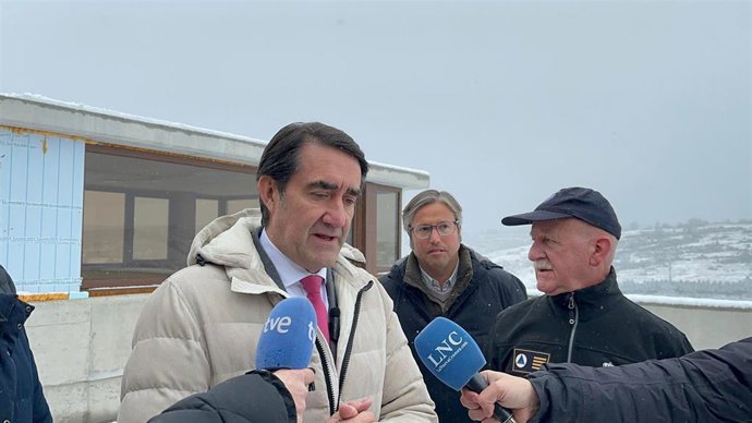 El consejero de Medio Ambiente, Vivienda y Ordenación del Territorio este viernes en Riello (León).