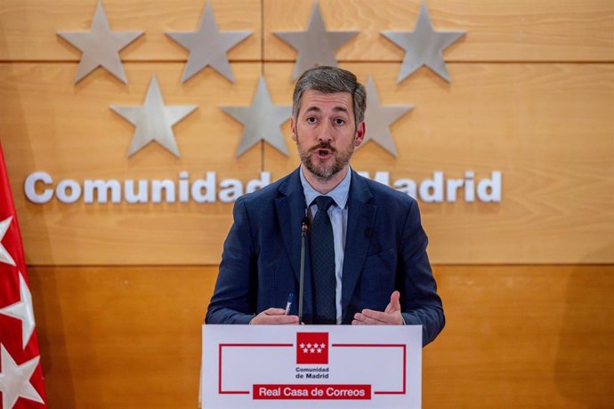 El consejero de Presidencia de la Comunidad de Madrid, Miguel Ángel García Martín, ofrece una rueda de prensa tras la ronda de reuniones de la presidenta de la Comunidad de Madrid, Isabel Díaz Ayuso con los grupos