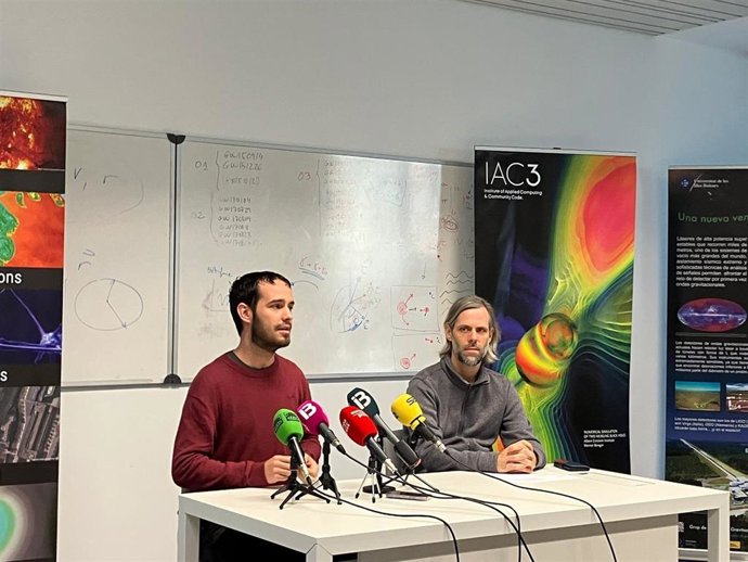 Los investgadores de la UIB Joan Llobera (i) y David Keitel (d).