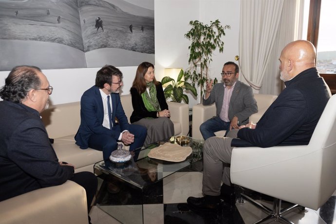 El presidente de la Diputación de Cáceres, Miguel Ángel Morales, se reúne con responsables de Iberdrola