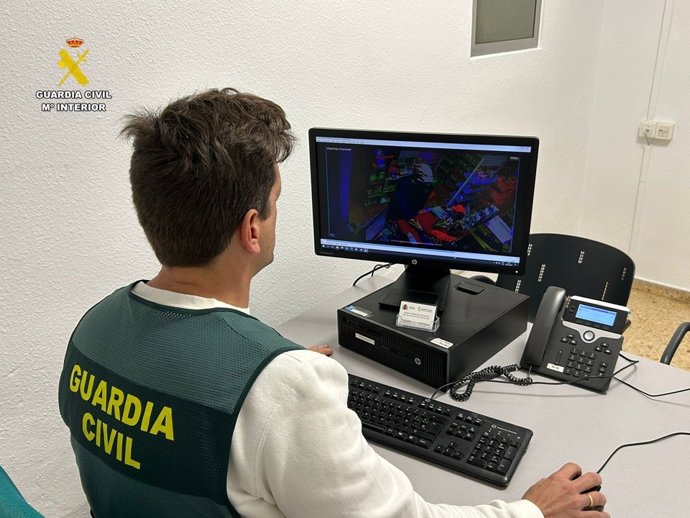 Tres detinguts per un robatori amb violència en un comerç d'Altea.