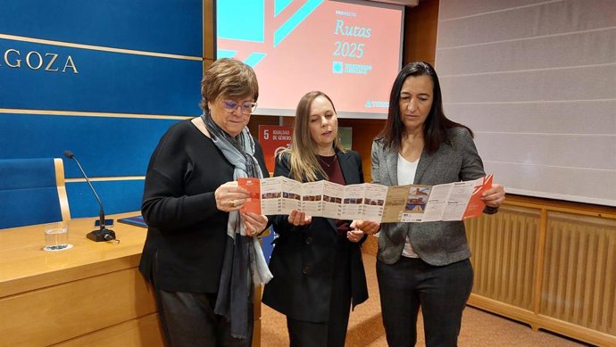 La directora de Territorio Mudéjar, Victoria Trasobares, junto a las diputadas provinciales Mercedes Trébol y Cristina Palacín.