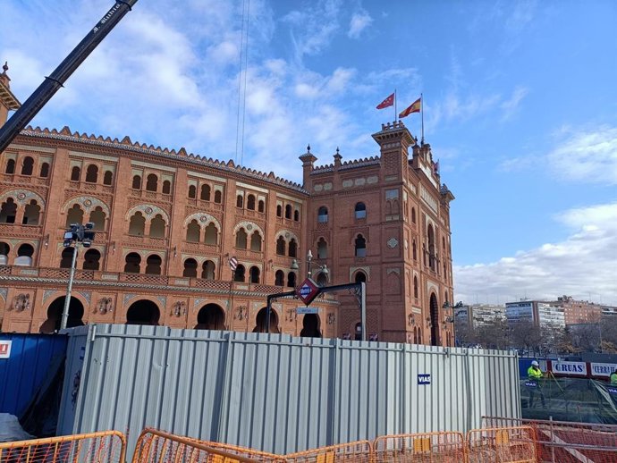 Obas de Metro en la estación de Ventas (L2 y L5), en las inmediaciones de la Plaza de Toros de Las Ventas