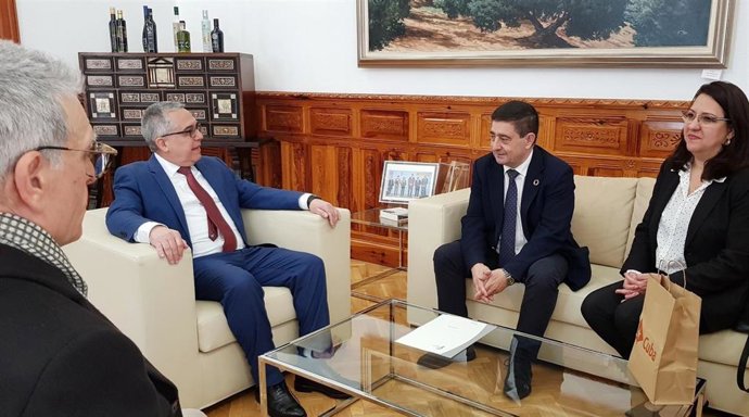 Francisco Reyes con el embajador de Cuba en España, Marcelino Medina