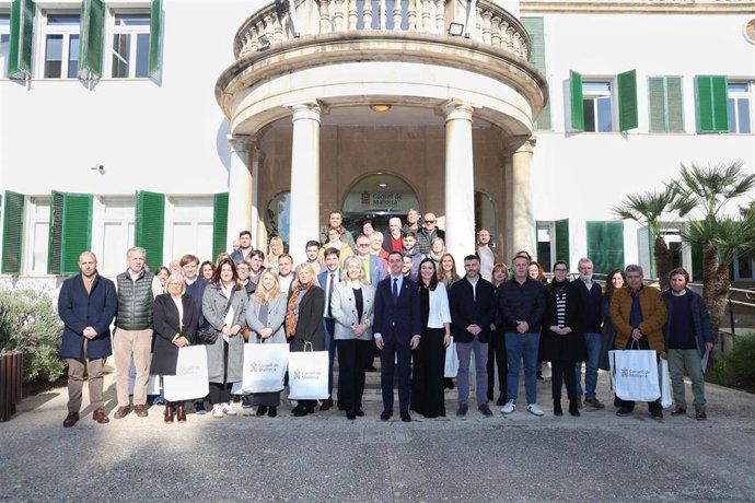 El presidente del Consell de Mallorca, Llorenç Galmés, participa en la entrega de dispositivos informáticos a los ayuntamientos de menos de 20.000 habitantes.