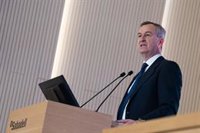 González-Bueno (Banco Sabadell) afirma que "a todo el mundo le ha parecido bien" el cambio de sede