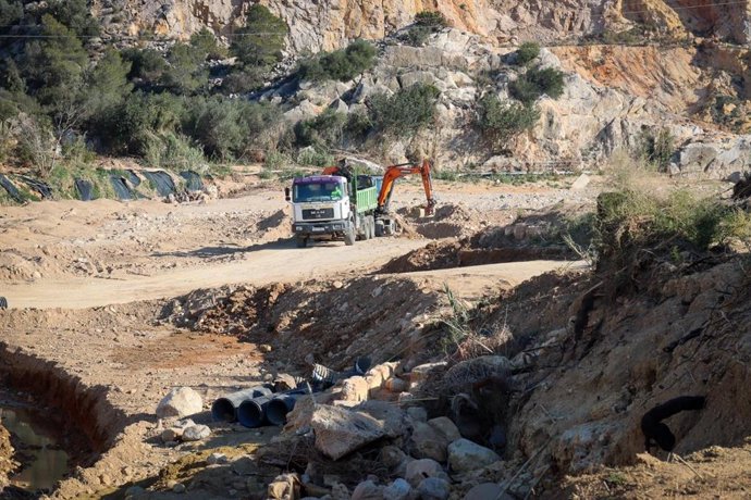 Obras del paso sobre el barranc de l'Horteta en el camino de Xarcos Secs