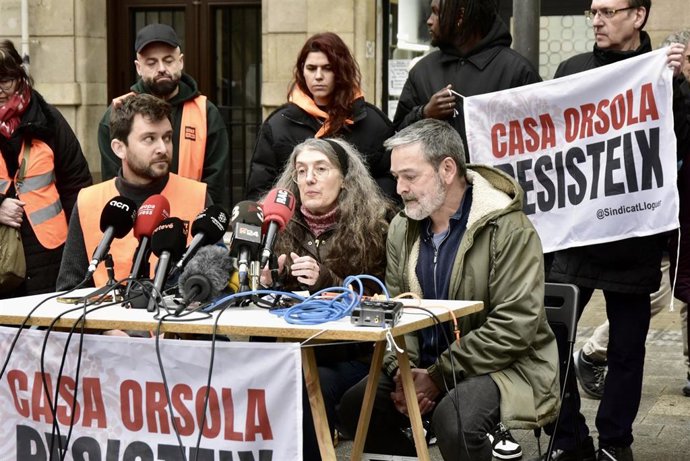 (I-D) El Portavoz Del Sindicat De Llogateres, Enric Aragonès; La Vecina De Casa Orsola, Elisenda Paños Y El También Vecnino, Josep Torrent