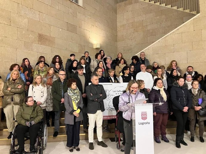 Logroño centra su concentración mensual contra violencia de género en el apoyo a mujeres y niñas con discapacidad